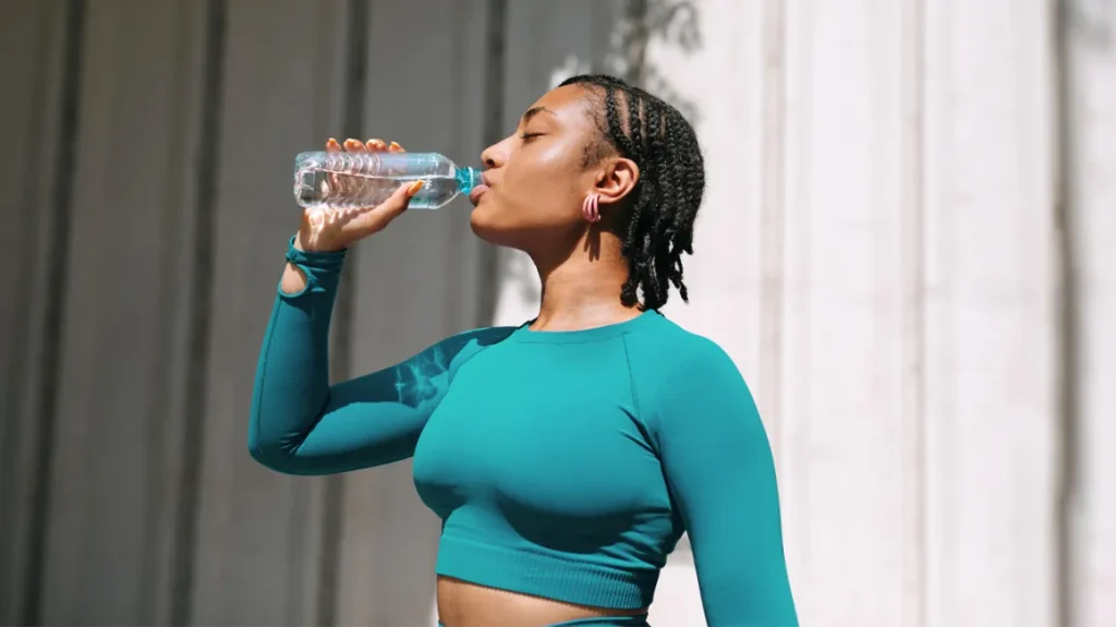 כמה מים צריך לשתות ביום?
