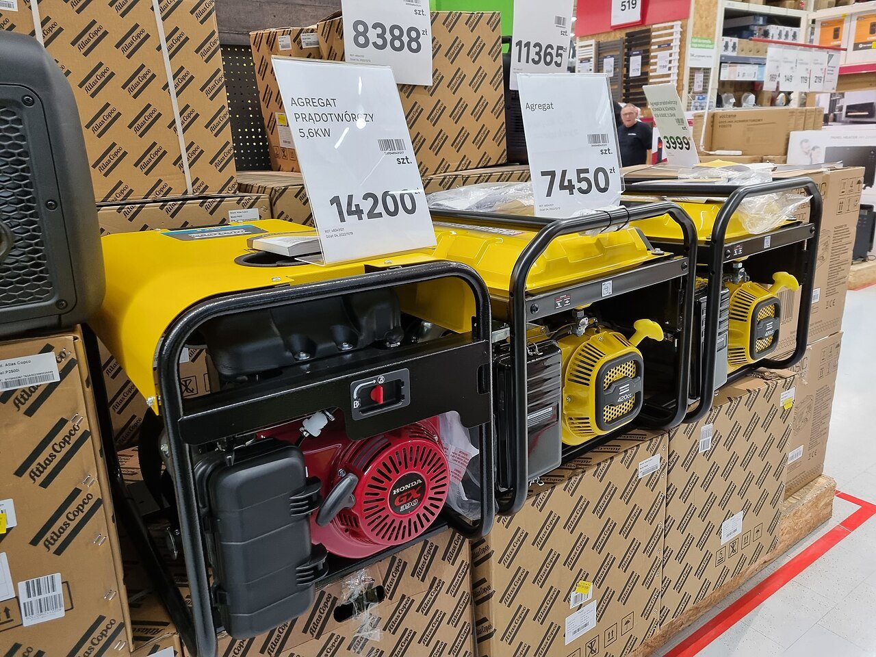 גנרטורים ניידים מוצגים למכירה בחנות לכלי עבודה — גנרטור לבית מומלץ 2026